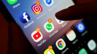 iconos de Facebook y otras redes sociales.