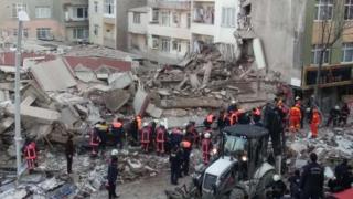 İstanbul'da çöken bina