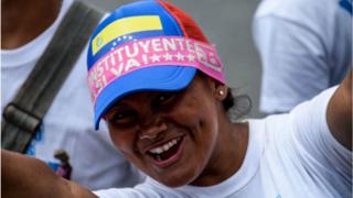 mujer apoya la constituyente