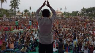 સમર્થકોની સાથે અલ્પેશ ઠાકોર