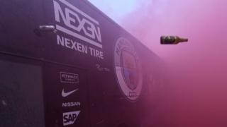Le bus de Manchester City attaqué