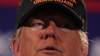 Дональд Трамп выступает на встрече сторонников во Флориде