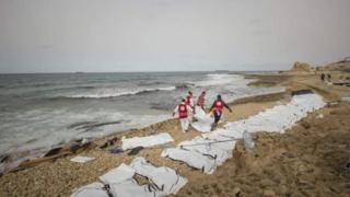Miili ya wahamiaji 74 yasombwa hadi fukwe za Libya
