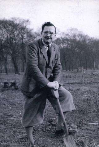 Alexander Hay, digging