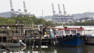 Vista da ilha Diana, comunidade caiçara, para Santos