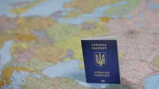 Паспорт України на тлі карти Європи