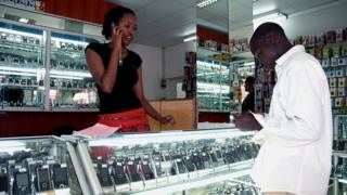 Rimwe mu maduka ya telefone zigendanwa yo mu mujyi wa Kigali