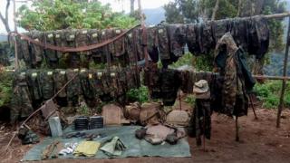 Imyambaro n'ibikoresho izi nyeshyamba zivuga ko zavanye mu birindiro bya RDF