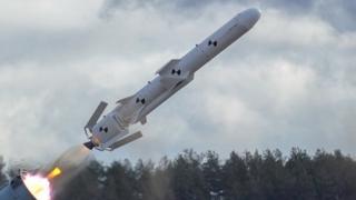 Українська крилата ракета увібрала в себе багато чого від радянських розробок. Наприклад частина корпусу - від знятих з озброєння ракет С-200