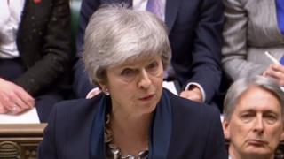 Theresa May fala em sessão do Parlamento britânico