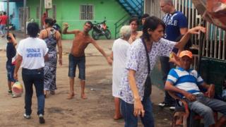 Rudy, Eduardo y María Chiquinquirá, en el barrio de San Luis, estado Zulia, Venezuela.