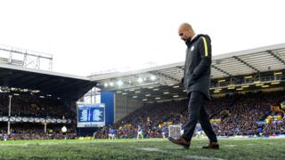 Josep Guardiola, huấn luyện viên Manchester City, trong trận gặp Everton ngày 15/1