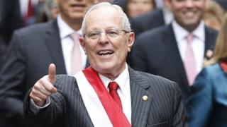 Pedro Pablo Kuczynski con la banda presidencial