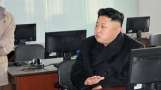2014년 1월 조선인민군 534부대를 시찰하는 김정은 노동당 위원장