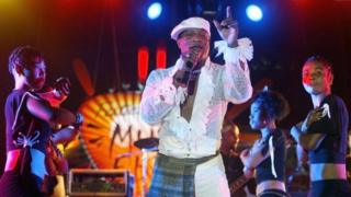 koffi olomidé, porte plainte contre ferre gola