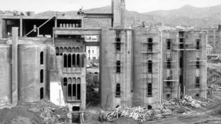 La Fábrica de Ricardo Bofill en construcción.