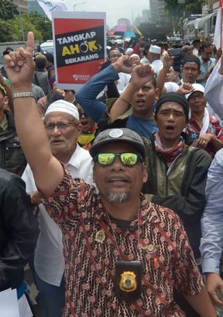 massa anti ahok