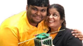 শ্রীমতী কেসানের সঙ্গে দলের নেতা রিফাথ শারুক
