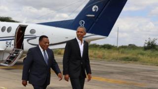 Obama na Mahiga wakiagana