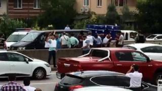 Kocaeli Emniyet Müdürlüğü ekiplerince durdurulan minübüs