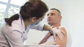 Ревакцинацію від дифтерії нещодавно зробив мер Києві Віталій Кличко