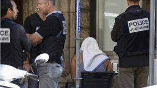 Власти начали серию арестов в связи с терактом в Ницце