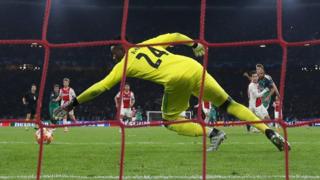 Lucas Moura melawan Ajax
