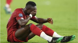 Sadio Mane, agbabọọlu Liverpool kawọ bo oju
