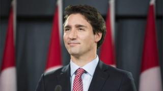 Назначенный премьер-министр Канады Джастин Трюдо принимает участие в пресс-конференции в Национальном театре прессы в Оттаве, Канада, 20 октября 2015 года.