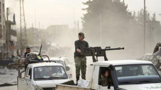 TSK'nın desteklediği ÖSO güçleri Afrin kent merkezinde