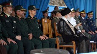 آیت الله خامنه ای و فرماندهان نظامی