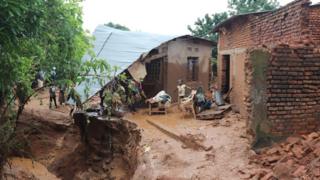 Abanyagihugu bavuga ko iyo mvura yatanguye kugwa hafi isaha zitandatu z'ijoro