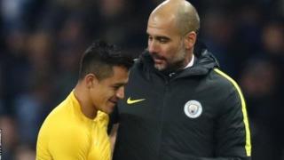 Alexis Sanchez na mkufunzi wa ManCity Pep Guardiola