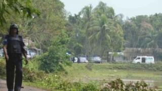 মৌলভীবাজারে জঙ্গি আস্তানা সন্দেহে দুটো বাড়িকে ঘিরে অভিযান চালানো শুরু করে পুলিশ