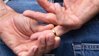 約70%的人曾經有過出軌行為