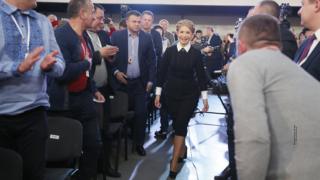 З'зд стоячи вітав Юлію Тимошенко