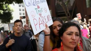 Protesta en San Francisco por la implementación de la política de tolerancia cero