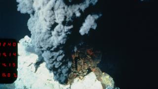 ventilasi hidrotermal, laut dalam