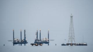 нефтяная платформа