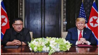 지난 12일 공동합의문에 서명한 북한 김정은 위원장과 미국 트럼프 대통령