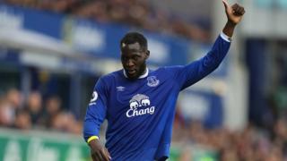 L'attaquant international belge d'Everton, Romelu Lukaku doit rejoindre Manchester United