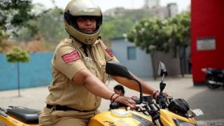 महिला पुलिस
