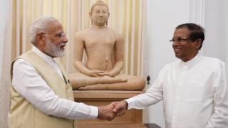 සංචාරය අතරතුර මෛත්රිපාල සිරිසේන ඉන්දීය අගමැතිවරයා වෙත සමාධි බුදුරුවක් තෑගි කළේය