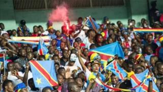 Des supporters des Léopards de la RDC au stade des Martyrs, à Kinshasa