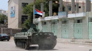 Taangi marayo bartamaha magaalada Cadan ee dalka Yemen