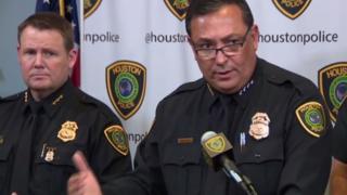 Начальник полиции Хьюстона Арт Асеведо сказал, что мотив убийцы - это 20-летний «недовольство»