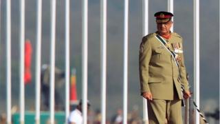 Pakistan's Army Chief of Staff, Lt-Gen Qamar Javed Bajwa, arrives to attend a Pakistan Day military parade in Islamabad, Pakistan, (23 March 2017)