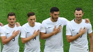 Selección de Nueva Zelanda cantando el himno