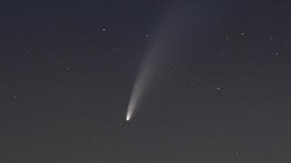 Comet Captured Streaking Across Stonehenge Night Sky - BBC News