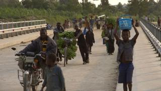 Des habitants de l'est de la RDC quittent leur lieu d'habitation à cause des rebelles ougandais de l'ADF, en juin 2013.